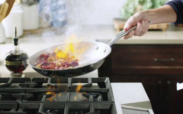 The Difference Between Nonstick and Stainless Steel Cookware 3