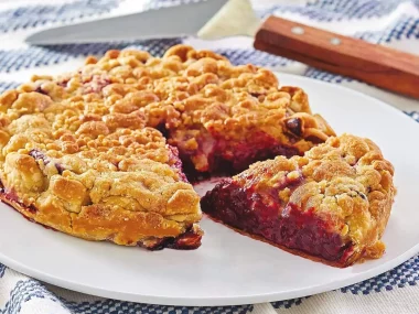 Air Fryer Blackberry Crumb Pie Recipe by Robin Fields