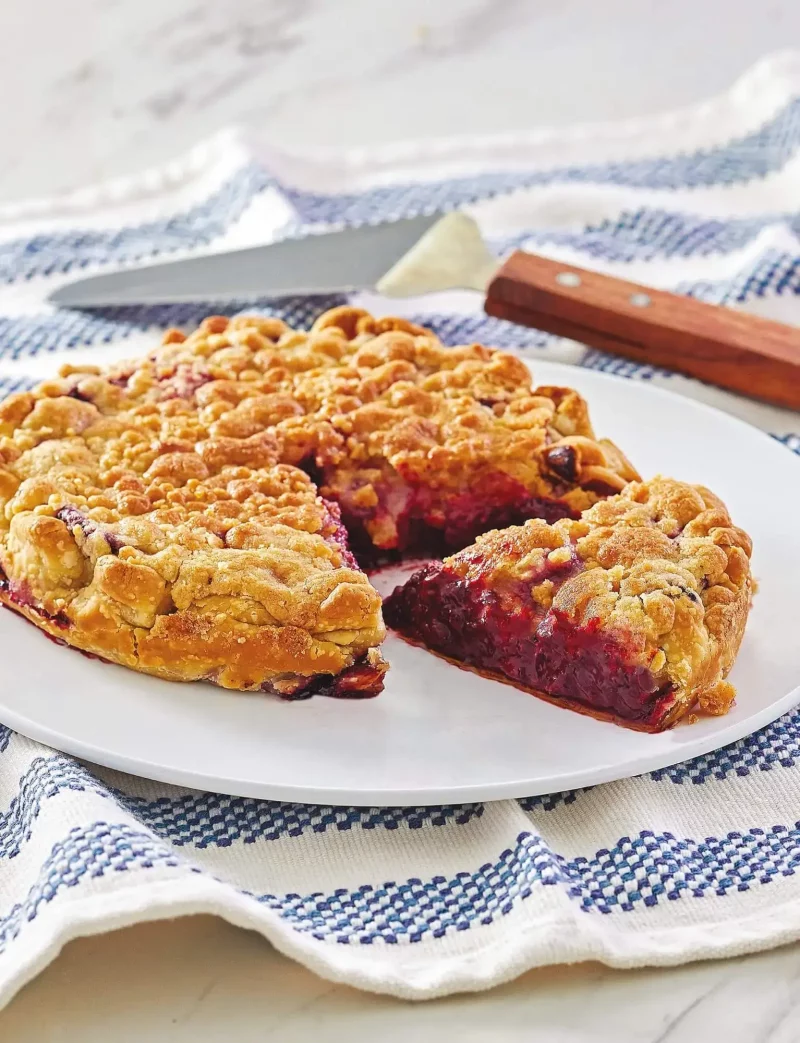 Air Fryer Blackberry Crumb Pie Recipe by Robin Fields