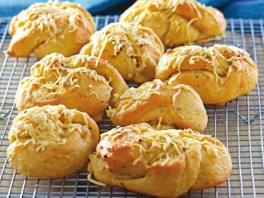 Air Fryer Parmesan Garlic Knots Recipe by Robin Fields